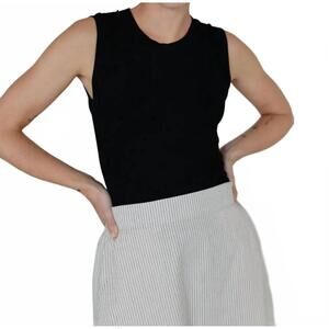 NEW MOD REF modern ribbed black tank in black